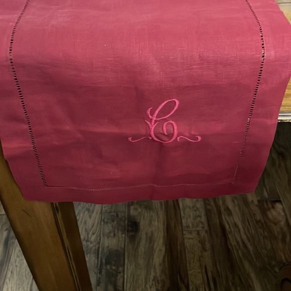 Williams Sonoma Extra long linen monogrammed”C” table runner - Picture 5 of 5